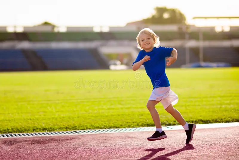 成都蓉城主帅徐正源获三年大合同，球队获亚冠资格，有望争夺双冠，球迷期待新赛季表现。